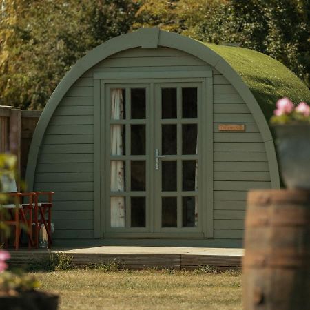 Glamping In Wiltshire The Green Knoll Is A Charm Chippenham  Kültér fotó