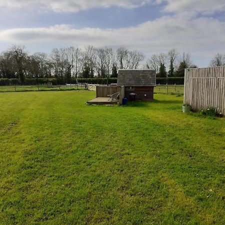 Glamping In Wiltshire The Green Knoll Is A Charm Chippenham  Kültér fotó