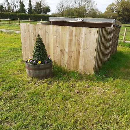 Glamping In Wiltshire The Green Knoll Is A Charm Chippenham  Kültér fotó