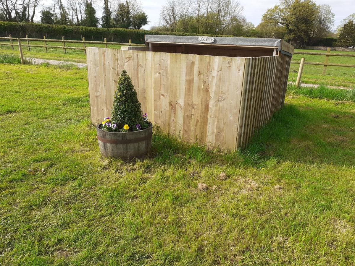 Glamping In Wiltshire The Green Knoll Is A Charm Chippenham  Kültér fotó