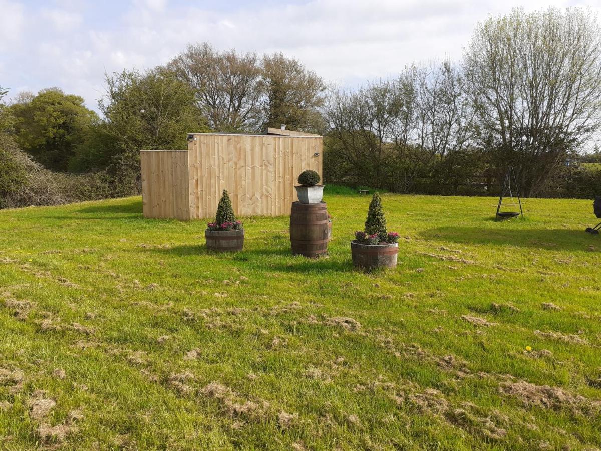 Glamping In Wiltshire The Green Knoll Is A Charm Chippenham  Kültér fotó