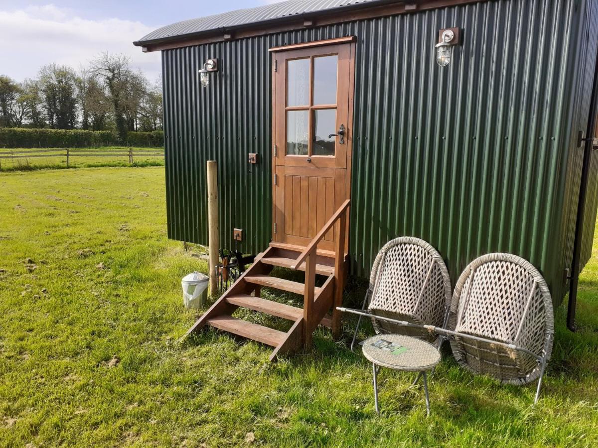 Glamping In Wiltshire The Green Knoll Is A Charm Chippenham  Kültér fotó