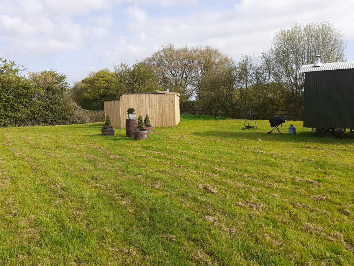 Glamping In Wiltshire The Green Knoll Is A Charm Chippenham  Kültér fotó